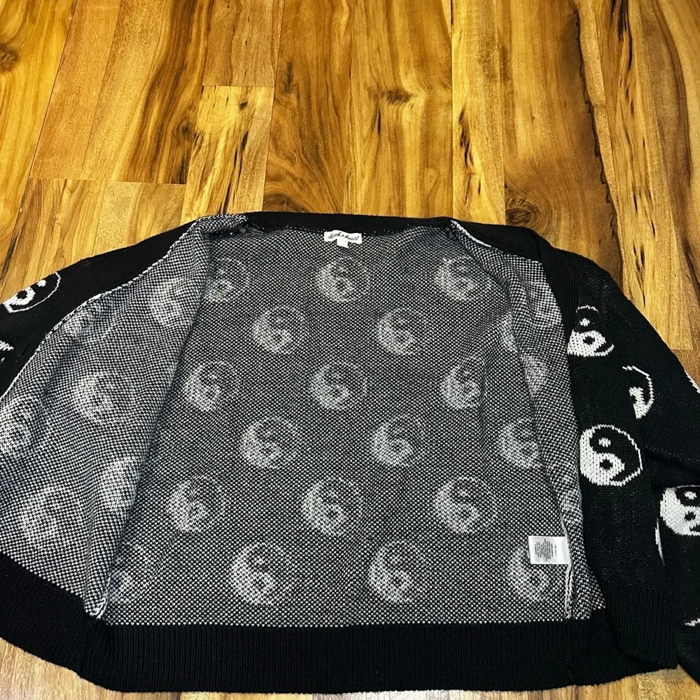 Derek Heart Yin Yang Cardigan Medium Black Cropped Y2K Grunge Knit Sweater